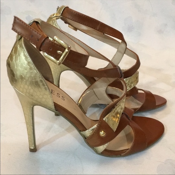 Strapped cute heels - Picture 5 of 7